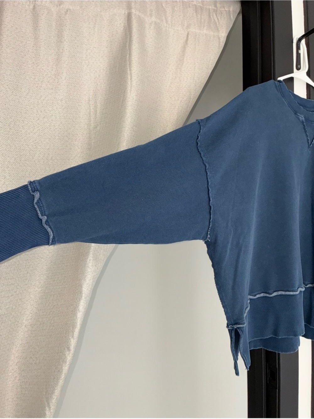 AE - Oversized Crewneck Sweatshirt - Picture 4 of 13